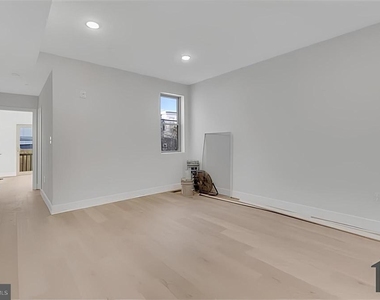 3259 N 13th Street - Photo Thumbnail 4