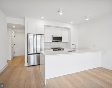 2007 Cambridge Street - Photo Thumbnail 9