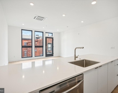 2007 Cambridge Street - Photo Thumbnail 10