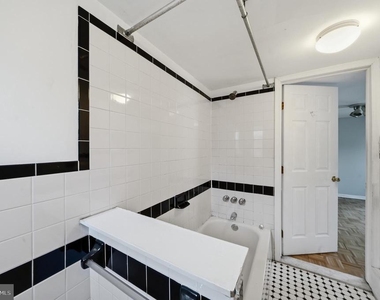 924 S 10th Street - Photo Thumbnail 8