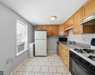 924 S 10th Street - Photo Thumbnail 4