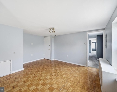 924 S 10th Street - Photo Thumbnail 2