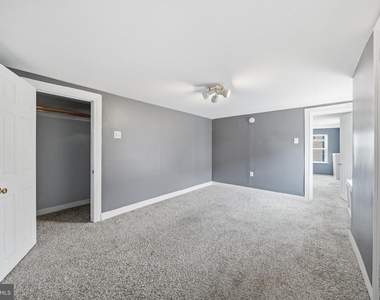 924 S 10th Street - Photo Thumbnail 9
