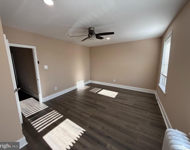 2423 E Allegheny Ave - Photo Thumbnail 4
