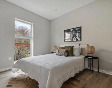 3515 Midvale Avenue - Photo Thumbnail 3