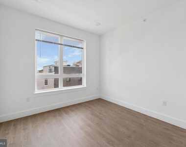 2520 N Front St - Photo Thumbnail 3