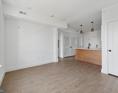2520 N Front St - Photo Thumbnail 1