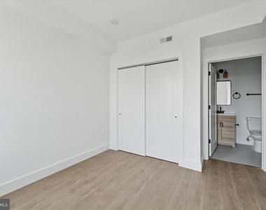 2520 N Front St - Photo Thumbnail 4