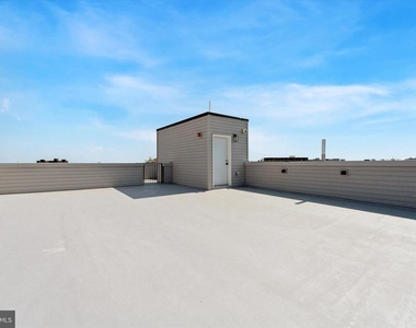 2520 N Front St - Photo Thumbnail 6