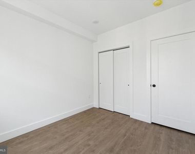 2520 N Front St - Photo Thumbnail 3