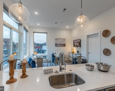 5545 Pulaski Avenue - Photo Thumbnail 8