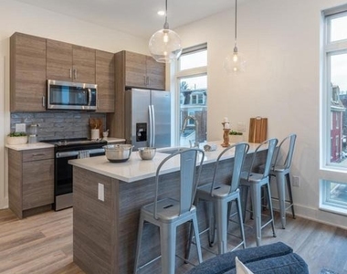 5545 Pulaski Avenue - Photo Thumbnail 7