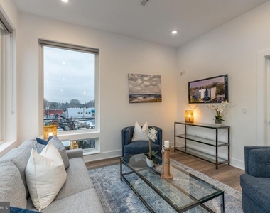 5545 Pulaski Avenue - Photo Thumbnail 3