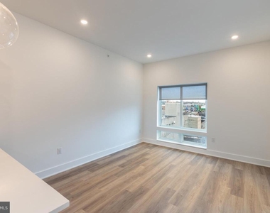 5545 Pulaski Avenue - Photo Thumbnail 4
