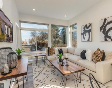 5545 Pulaski Avenue - Photo Thumbnail 2