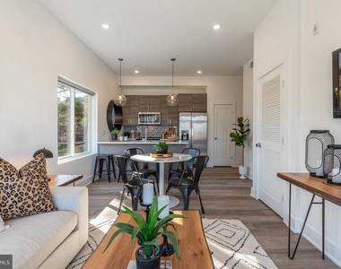 5545 Pulaski Avenue - Photo Thumbnail 13