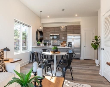 5545 Pulaski Avenue - Photo Thumbnail 28