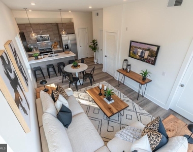 5545 Pulaski Avenue - Photo Thumbnail 3