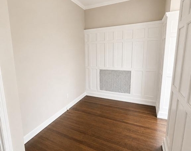 5608 Ridge Avenue - Photo Thumbnail 10
