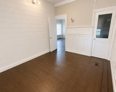 5608 Ridge Avenue - Photo Thumbnail 17