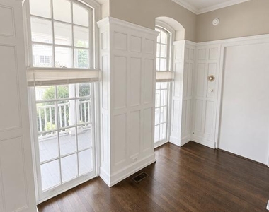 5608 Ridge Avenue - Photo Thumbnail 11