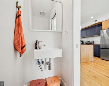 64 W Queen Lane - Photo Thumbnail 8