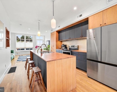 64 W Queen Lane - Photo Thumbnail 4