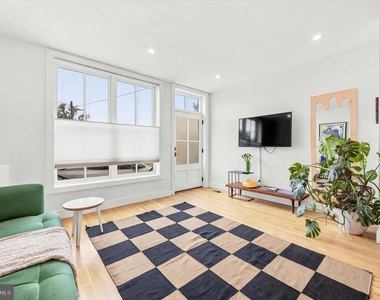64 W Queen Lane - Photo Thumbnail 6