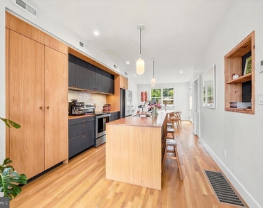 64 W Queen Lane - Photo Thumbnail 5