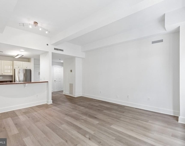 1500 Chestnut Street - Photo Thumbnail 2