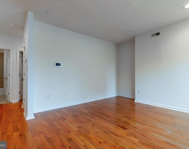 1429 Poplar Street - Photo Thumbnail 6