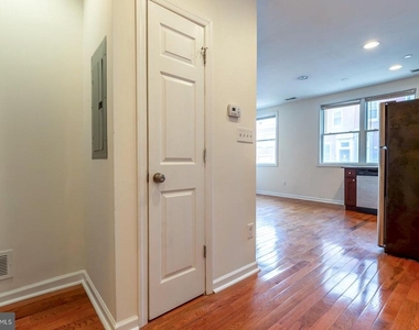 1429 Poplar Street - Photo Thumbnail 2