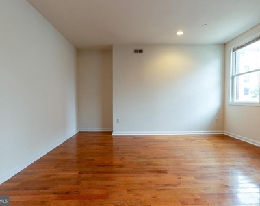 1429 Poplar Street - Photo Thumbnail 4