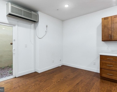 1639 Poplar Street - Photo Thumbnail 6