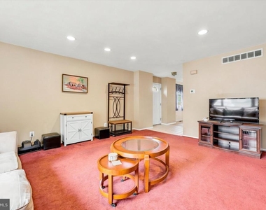 704 Keely Street - Photo Thumbnail 8