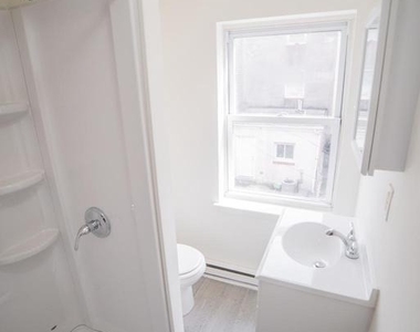 1305 N Lawrence Street - Photo Thumbnail 8