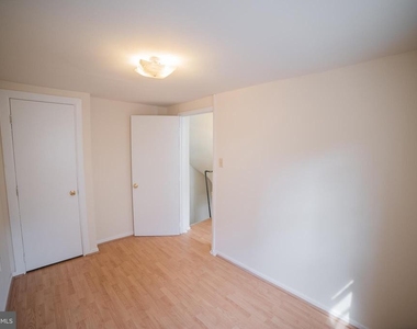 1305 N Lawrence Street - Photo Thumbnail 6