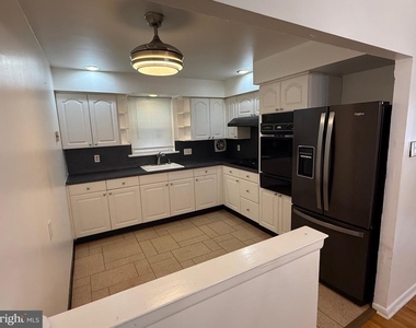 8835 E Roosevelt Boulevard - Photo Thumbnail 7