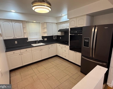 8835 E Roosevelt Boulevard - Photo Thumbnail 8