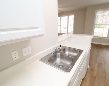 2812 Kudrow Lane - Photo Thumbnail 9