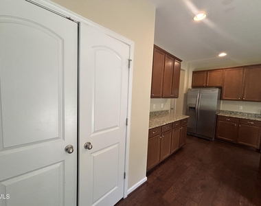 4 White Spruce Court - Photo Thumbnail 16
