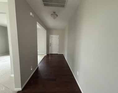 4 White Spruce Court - Photo Thumbnail 8