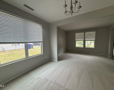 4 White Spruce Court - Photo Thumbnail 2