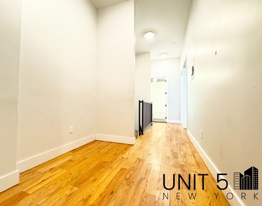 481 Evergreen Avenue - Photo Thumbnail 1