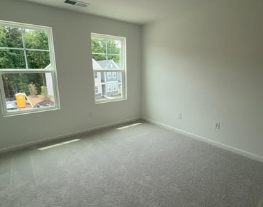 683 Mirkwood Avenue - Photo Thumbnail 10