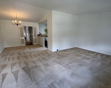 587 Wanamaker Road - Photo Thumbnail 3