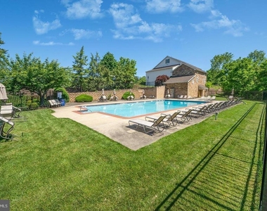 305 Westridge Circle - Photo Thumbnail 17