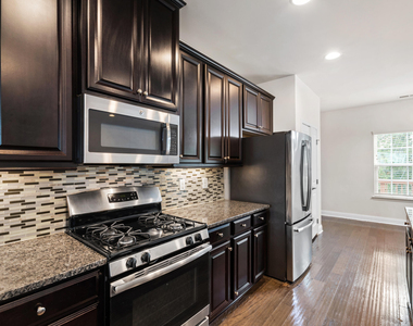 1101 Boxcar Way - Photo Thumbnail 5
