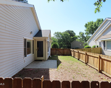 205 Standish Drive - Photo Thumbnail 8