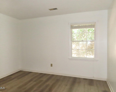 205 Standish Drive - Photo Thumbnail 3